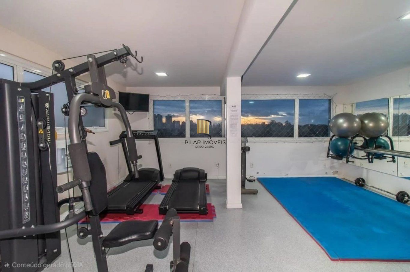 Apartamento 2 Dormitórios, Suíte, 2 vagas e elevador no Passo da Areia