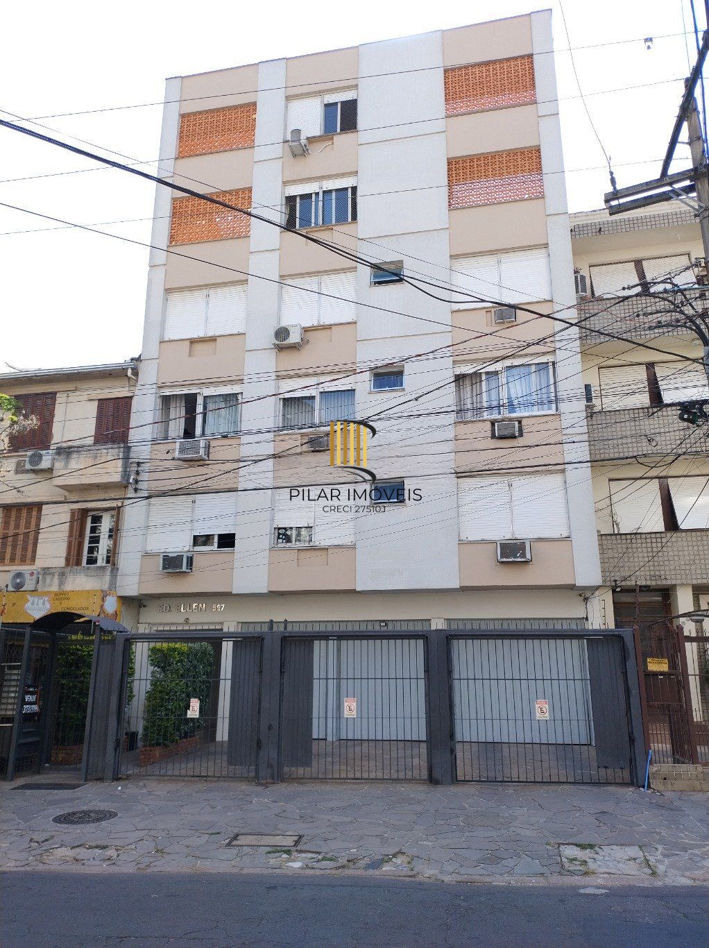 Apartamento semi mobiliado de 3 quartos, suíte, elevador e 1 vaga no Bom Fim - Pilar Imóveis