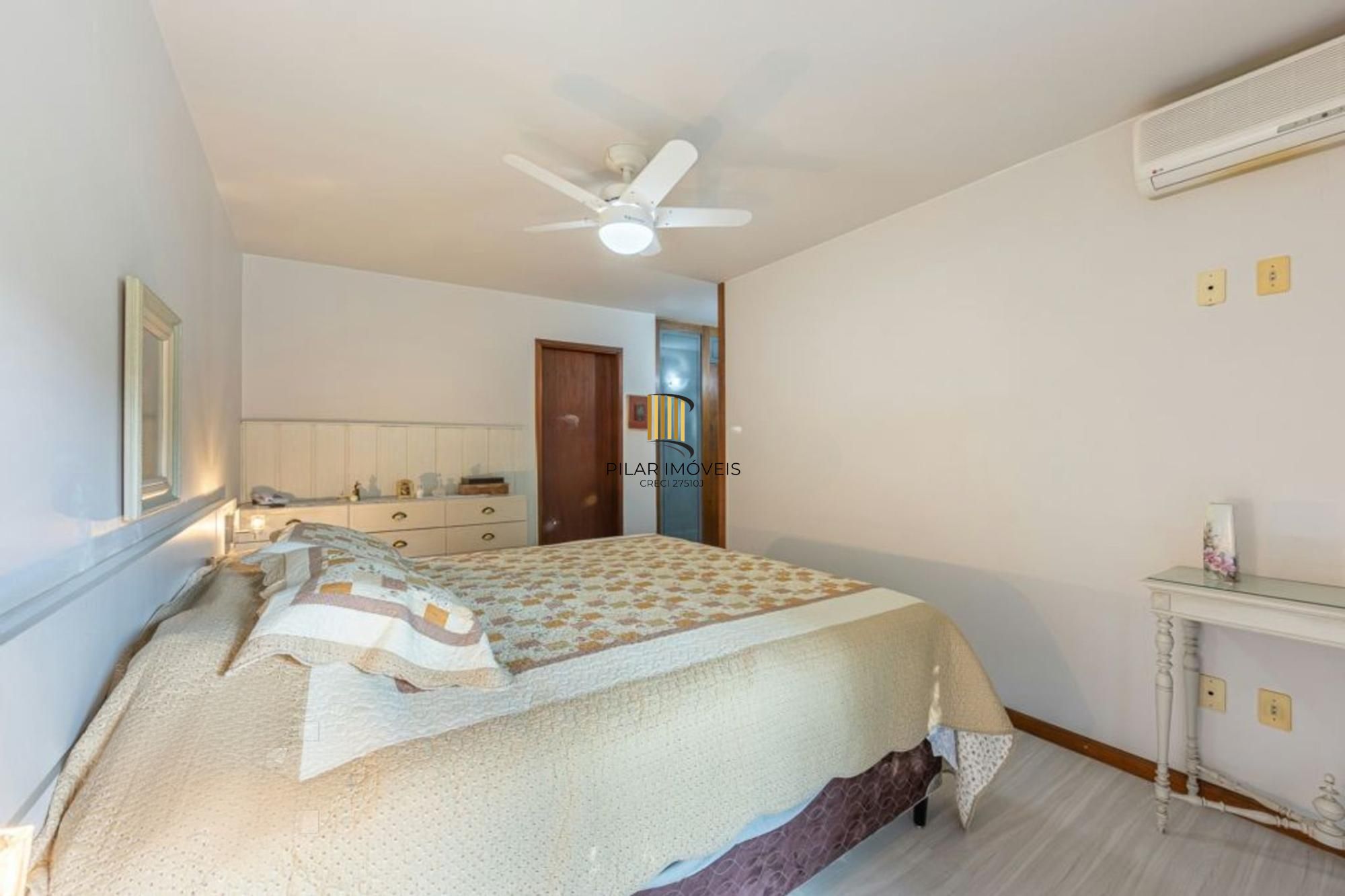 Casa com 4 Quartos, 4 banheiros, 4 vagas e 300 m² á venda  Chácara Das Pedras.