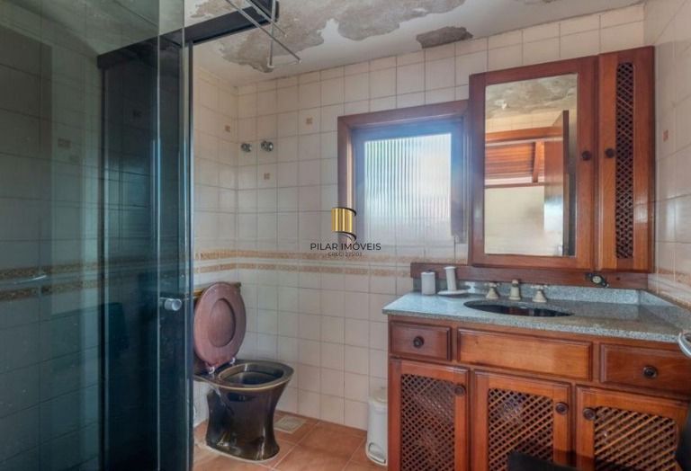 Casa semi mobiliada de 4 quartos e  4 vagas no bairro Chácara das Pedras.
