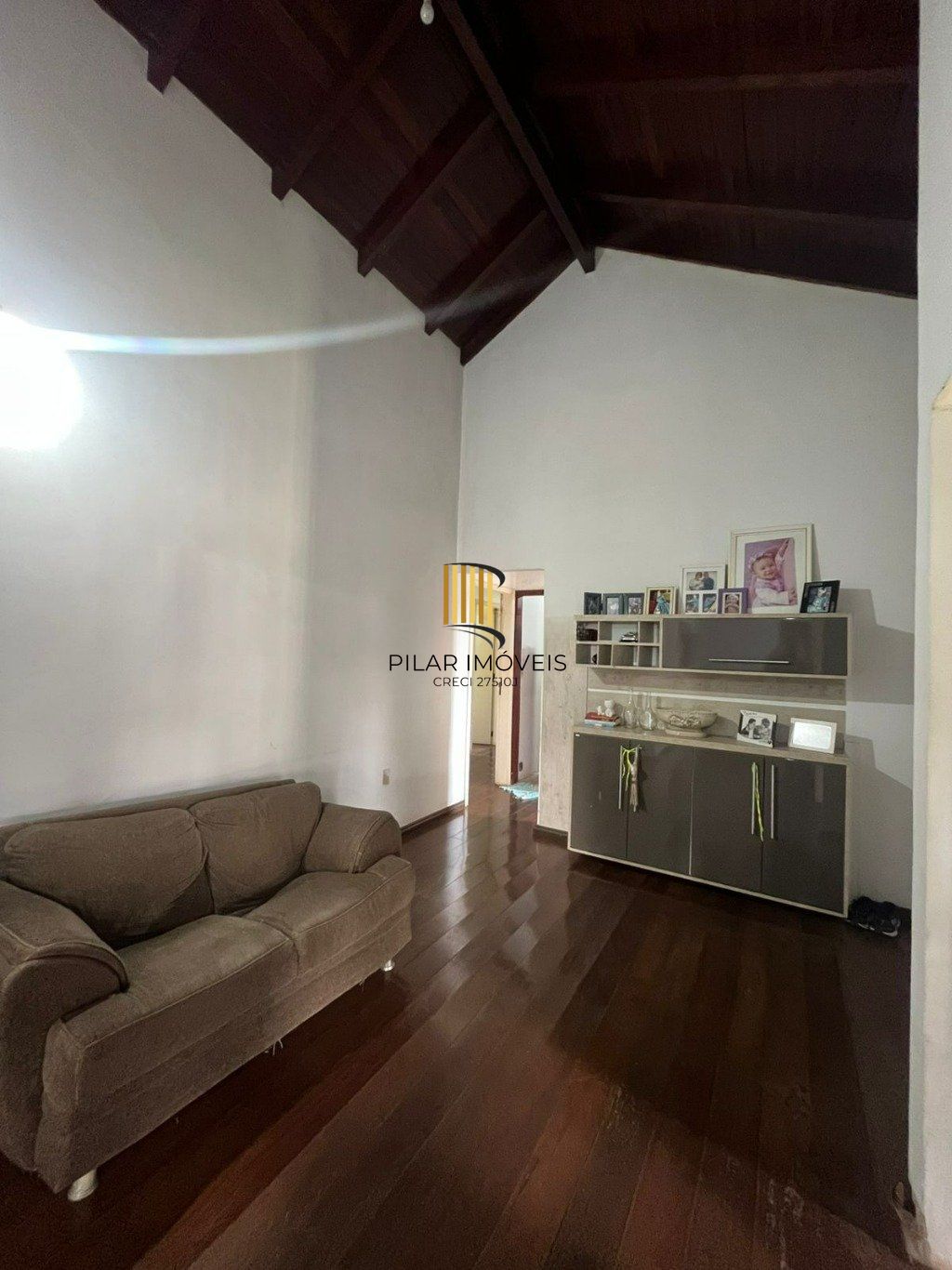 Casa de 3 dormitórios e 4 vagas de garagem em Cachoeirinha.