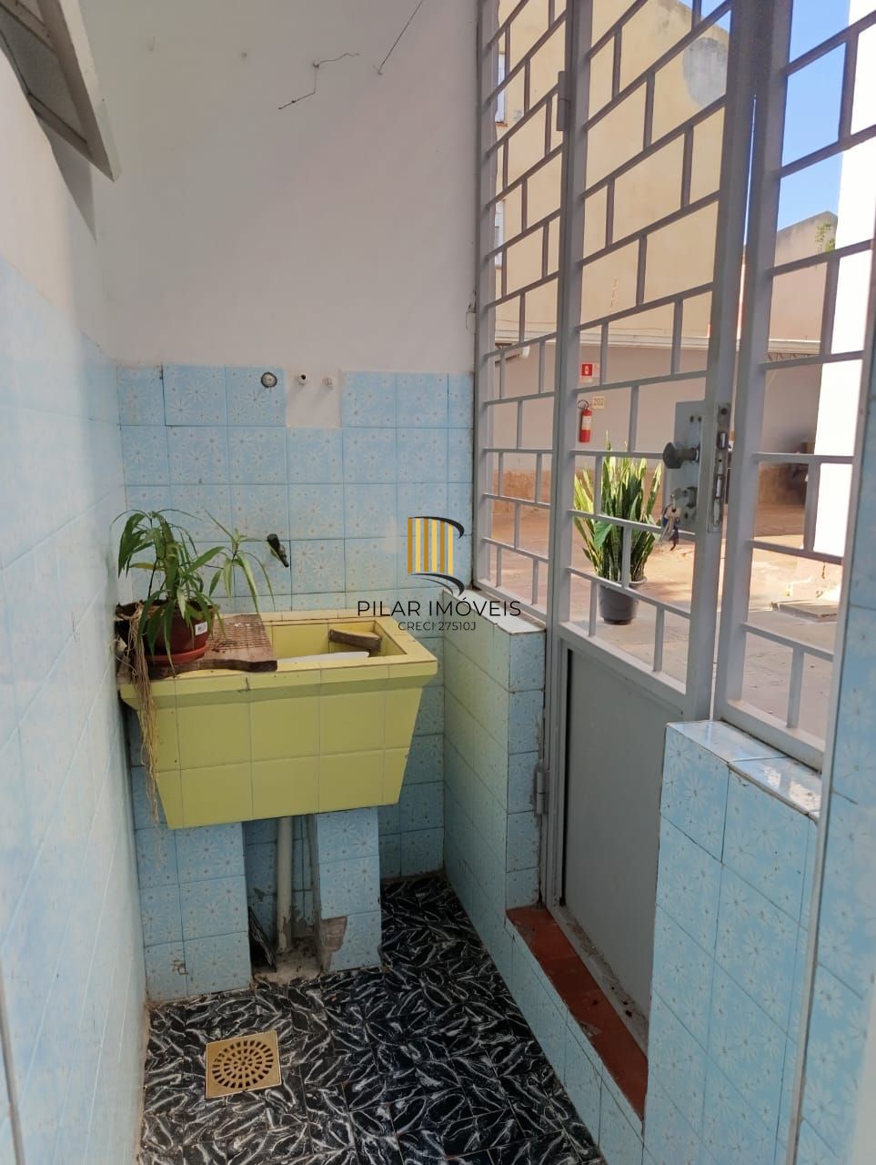 Apartamento térreo de 2 quartos e 1 vaga no bairro São Sebastião