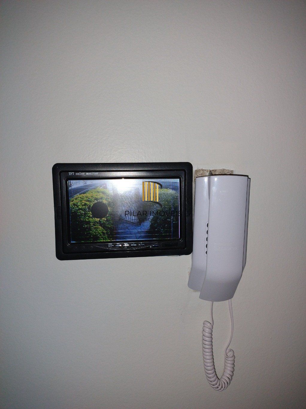 Apartamento semi mobiliado de 3 quartos, suíte, elevador e 1 vaga no Bom Fim