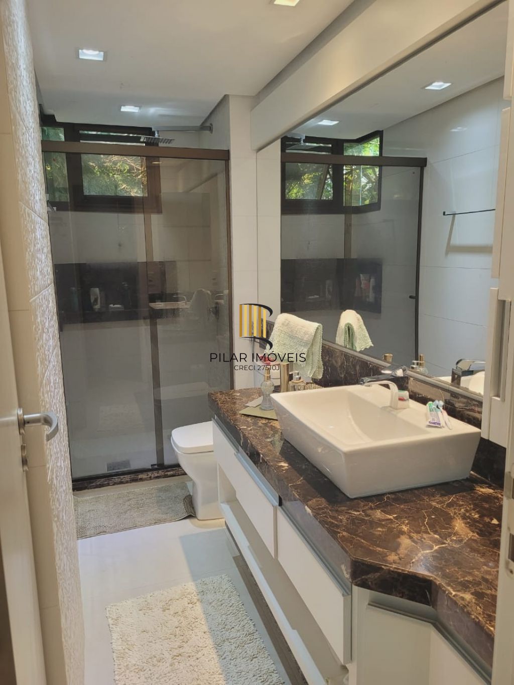Apartamento com 4 dormitórios e 3 vagas de garagem no Bairro Petrópolis