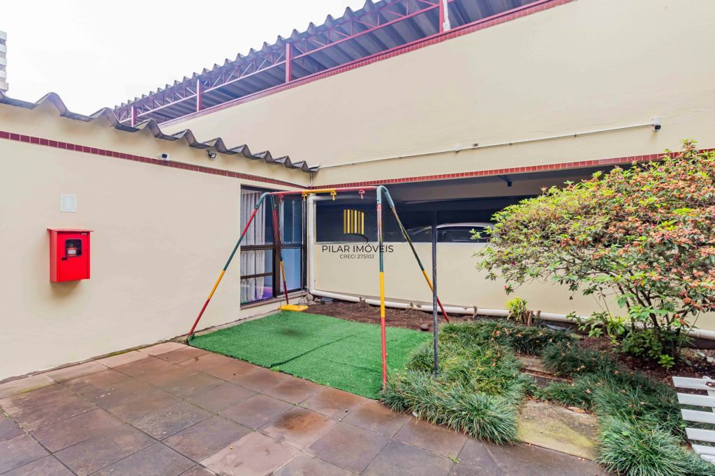 Apartamento com 3 quartos, vaga e elevador no Bairro Menino Deus