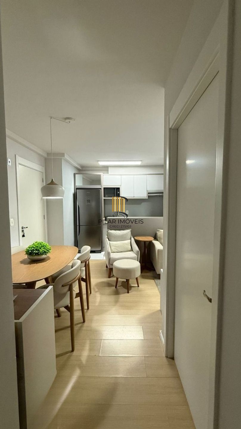 Apartamento de 2 dormitórios, elevador e 1 vaga de garagem em Canoas.