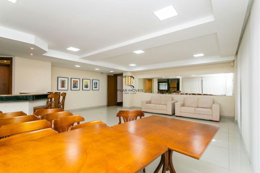 Apartamento de 4 dormitórios, 2 suítes, 2 vagas e elevador na Castro Alves.