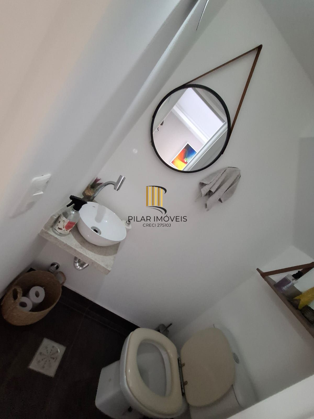 Casa de condomínio com 2 quartos, vaga e pátio no bairro parque Santa Fe