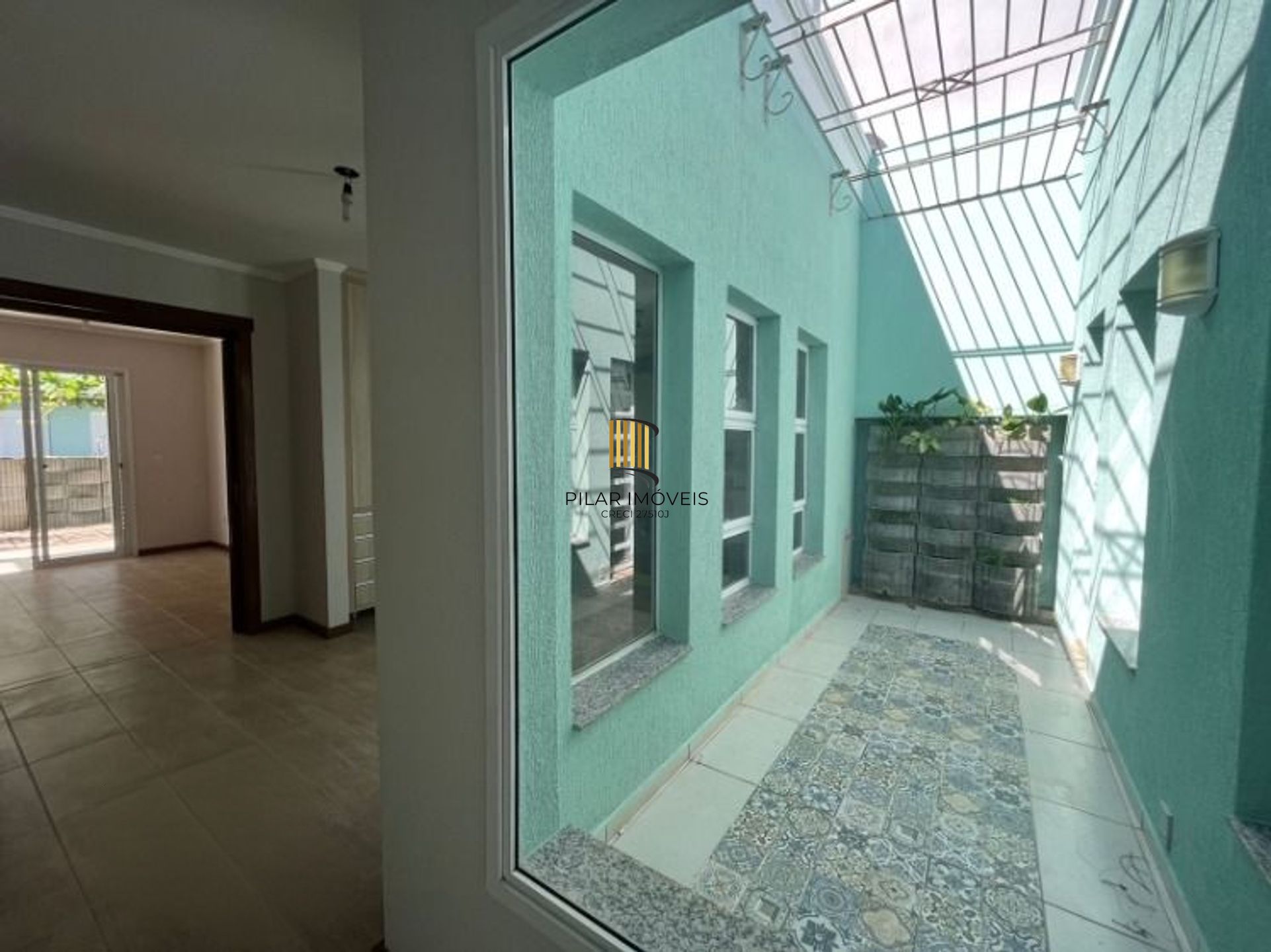 Casa de 2 dormitórios e 2 vagas de garagem em Canoas.