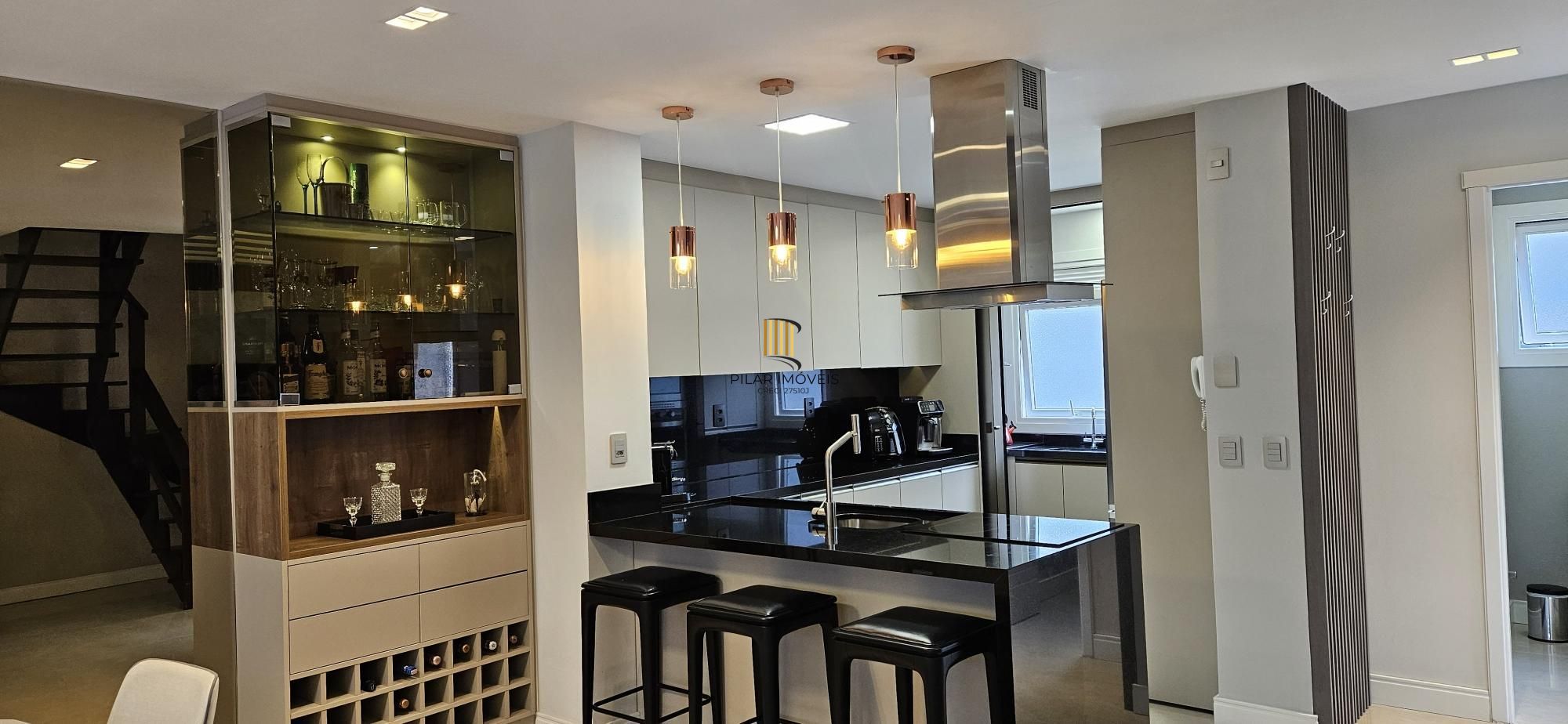 Casa em Condomínio com 3 quartos, 3 suítes, 2 vagas e 195m² no Jardim Carvalho.