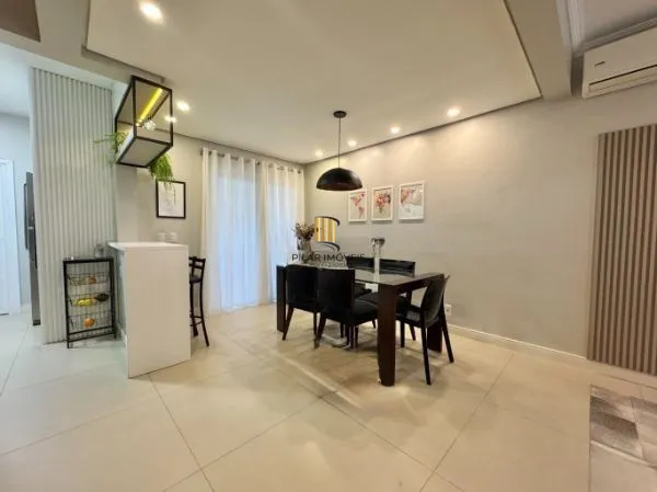 Casa em condomínio com 3 quartos e 2 vagas de garagem em Canoas.