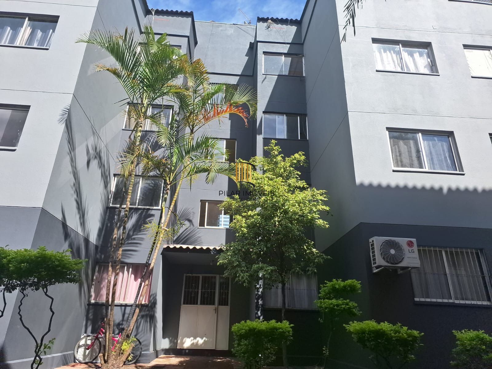 Apartamento 2 dormitórios 1 vaga de garagem no Bairro Maria Regina Alvorada