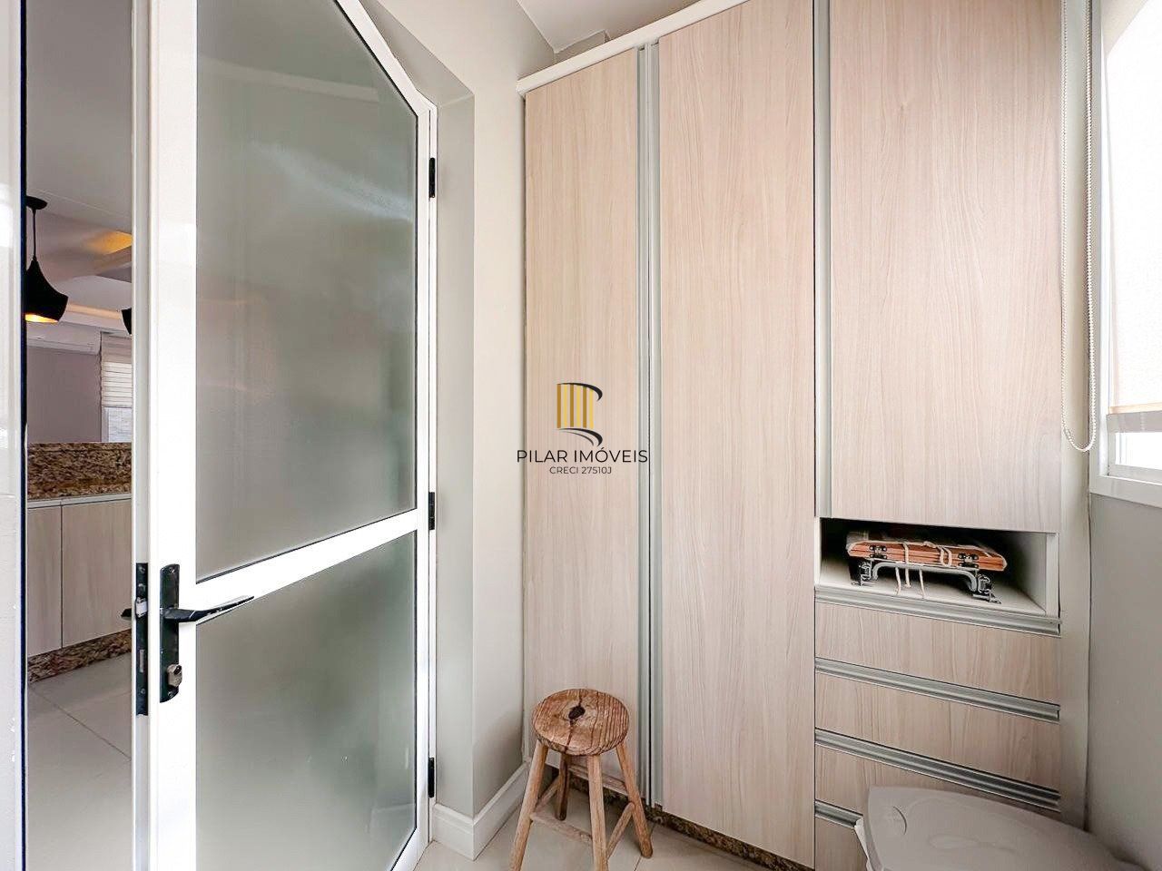 Casa em condomínio com 3 dormitórios e 3 vagas de garagem em Canoas.