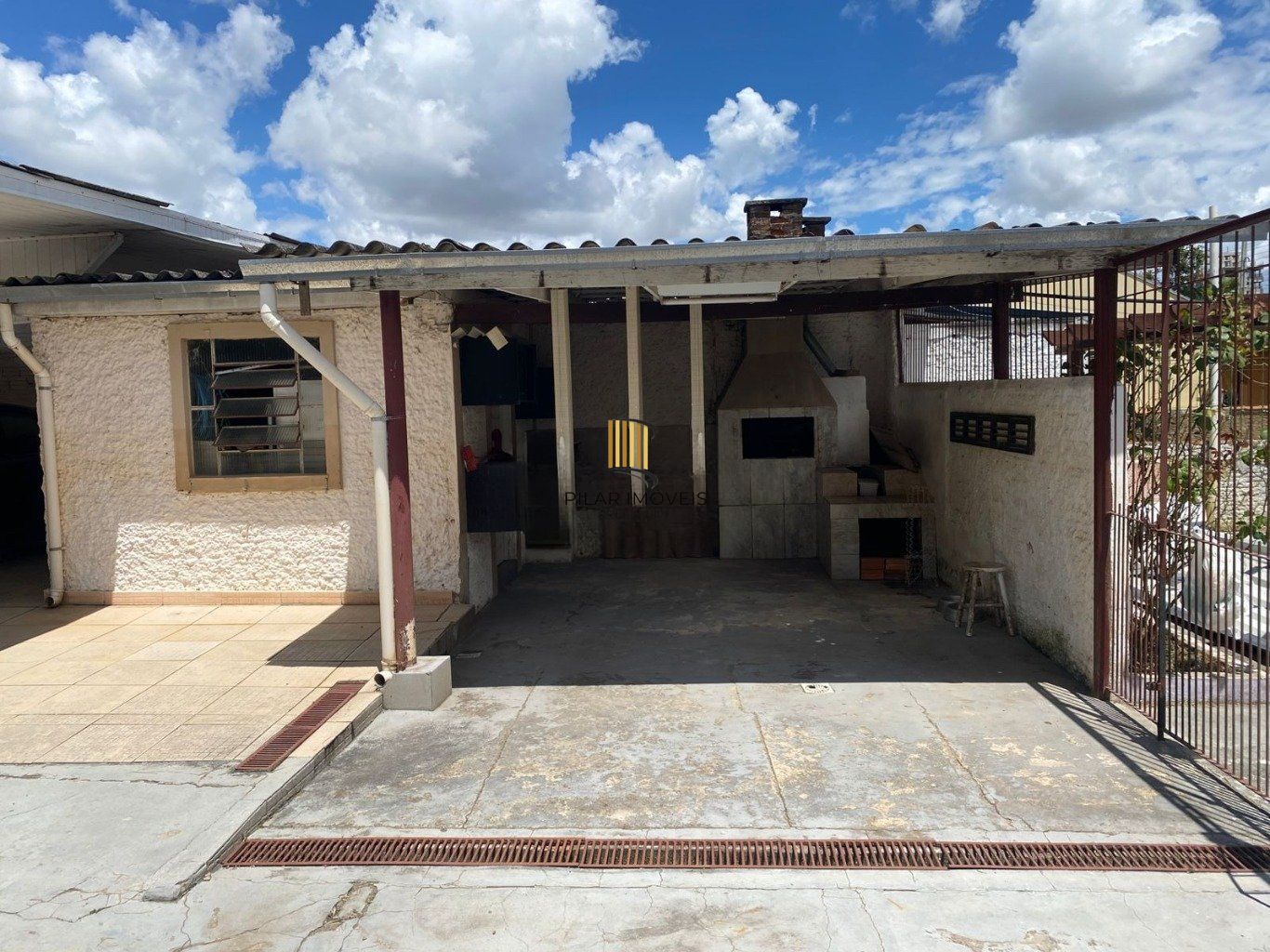 Casa de 2 dormitórios e 2 vaga de garagem em Vila Eunice Cachoeirinha.