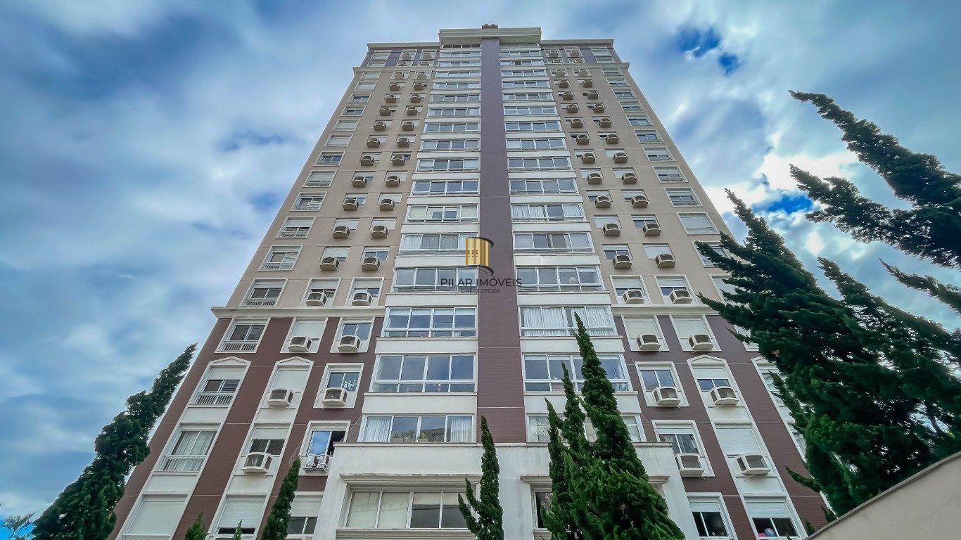Apartamento com 3 quartos(1 suíte) e 2 vagas de garagem no Bairro Petrópolis