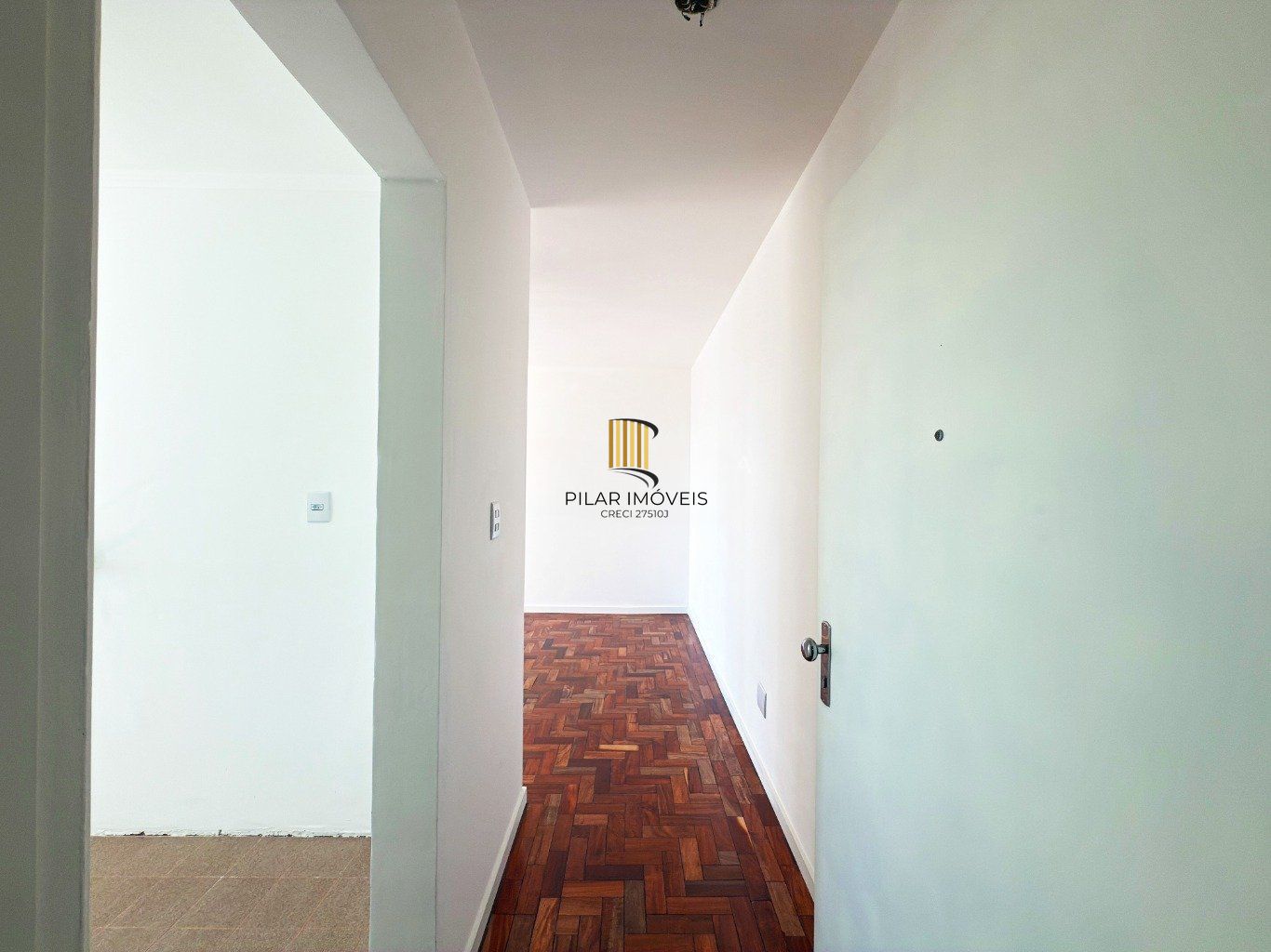 Cobertura com 2 quartos, vaga, elevador e churrasqueira  no bairro Cristal.