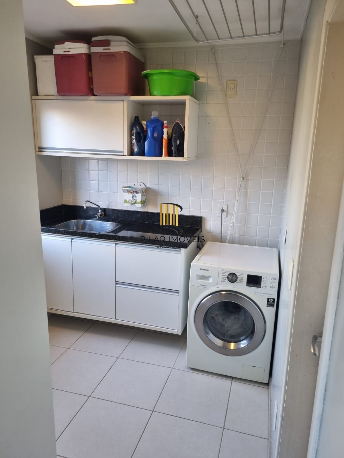 Apartamento térreo semi mobiliado de 3 dormitórios no bairro Cristal