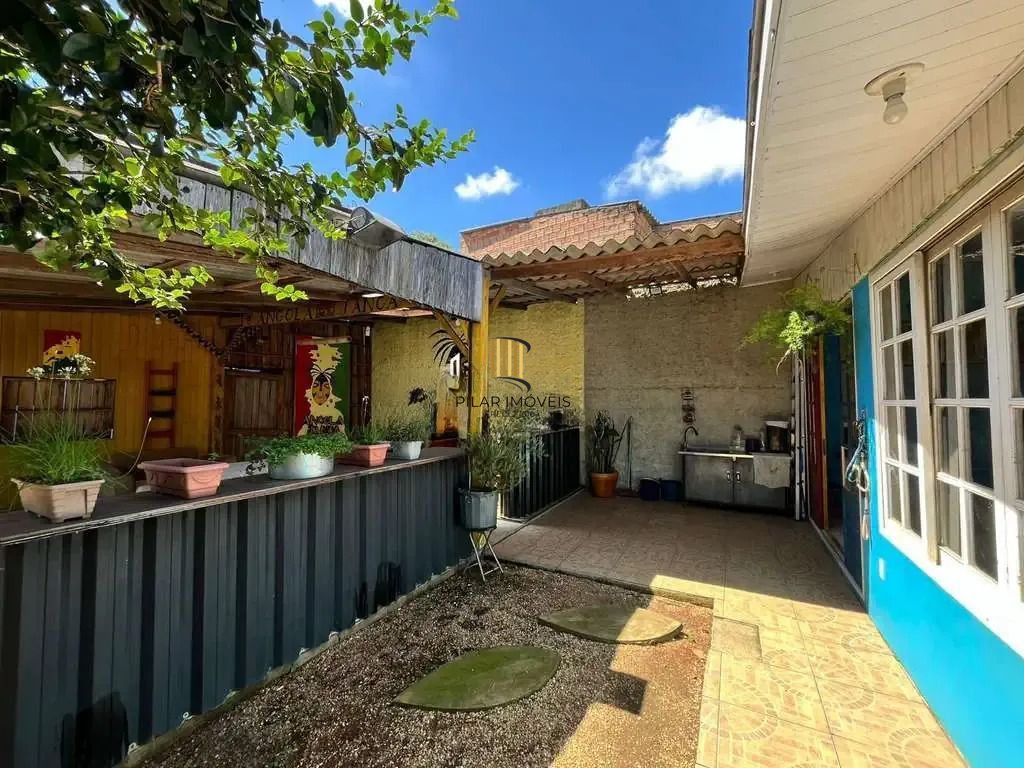 Casa com 3 quartos, vaga coberta e com muro no bairro Campos Novo