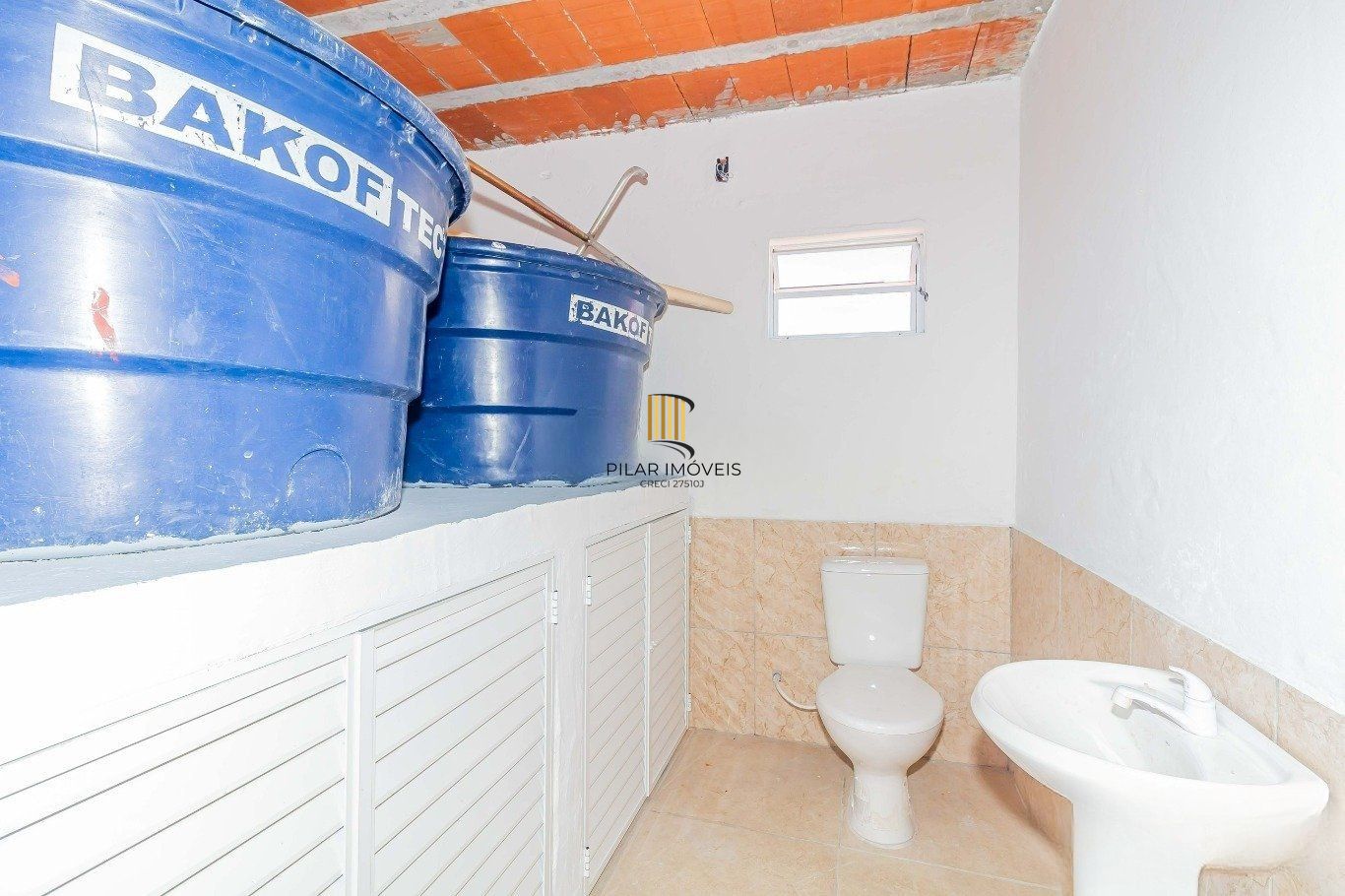 Prédio Comercial á venda com 2 salas e terraço no bairro Menino Deus