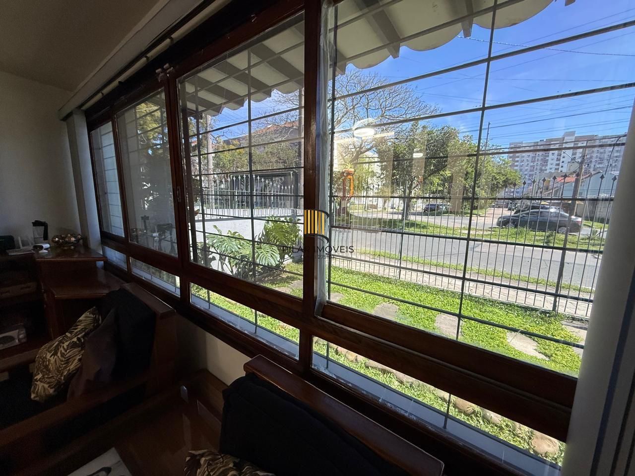 Casa semi mobiliada de 4 dormitórios bairro São Sebastião