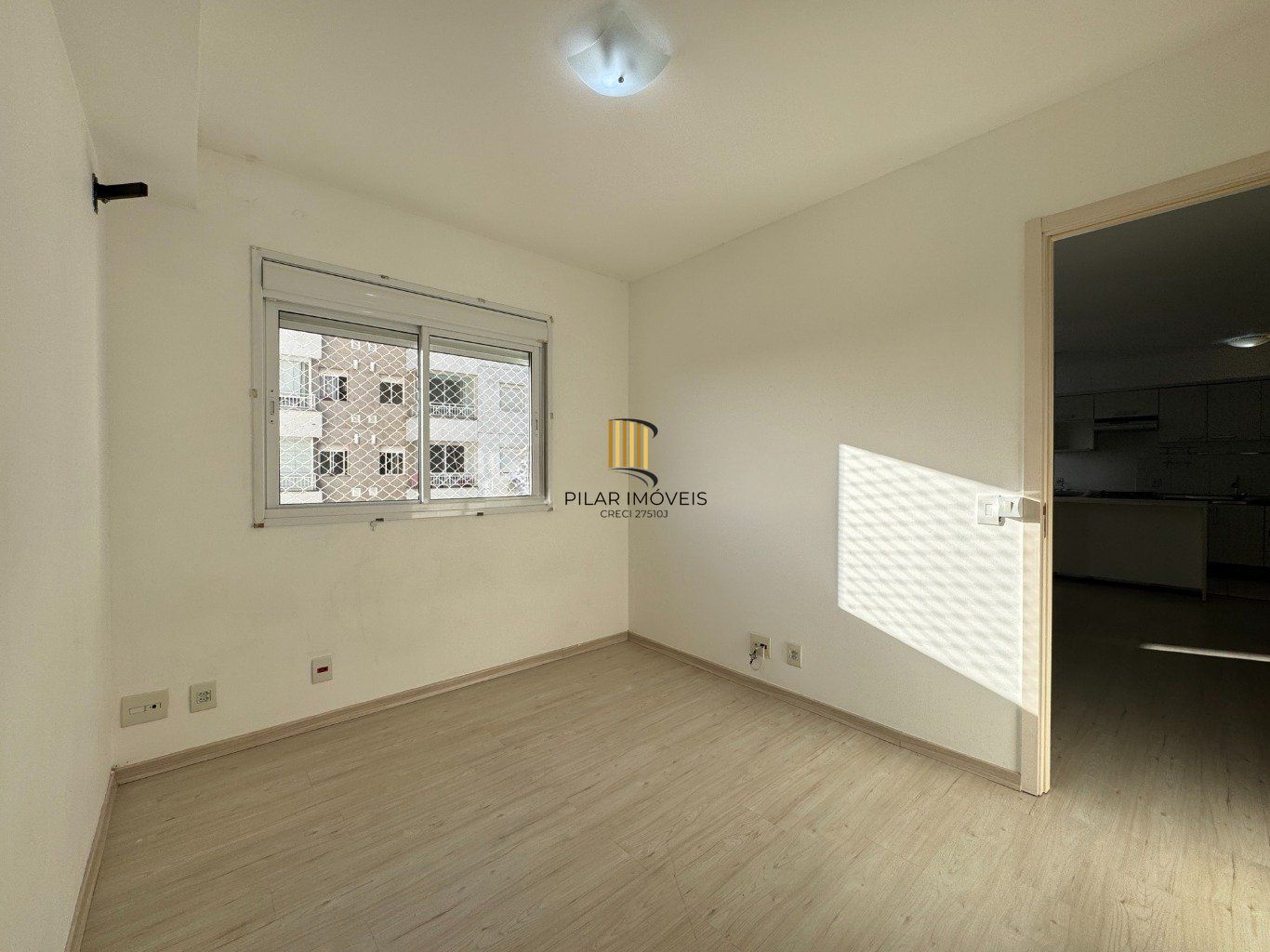 Apartamento de 2 quartos, 1 suíte, elevador e 1 vaga no bairro Humaitá.