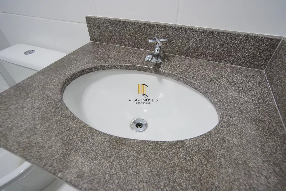 Apartamento 2 dormitórios suíte, elevador, infra e vaga coberta na Farrapos