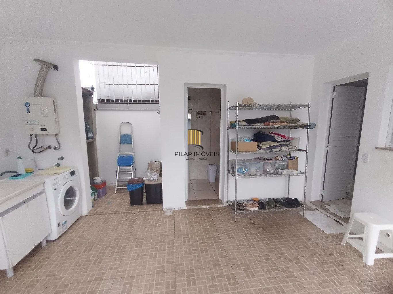 Casa de 5 dormitórios, piscina e 4 vagas de garagem em Canoas.