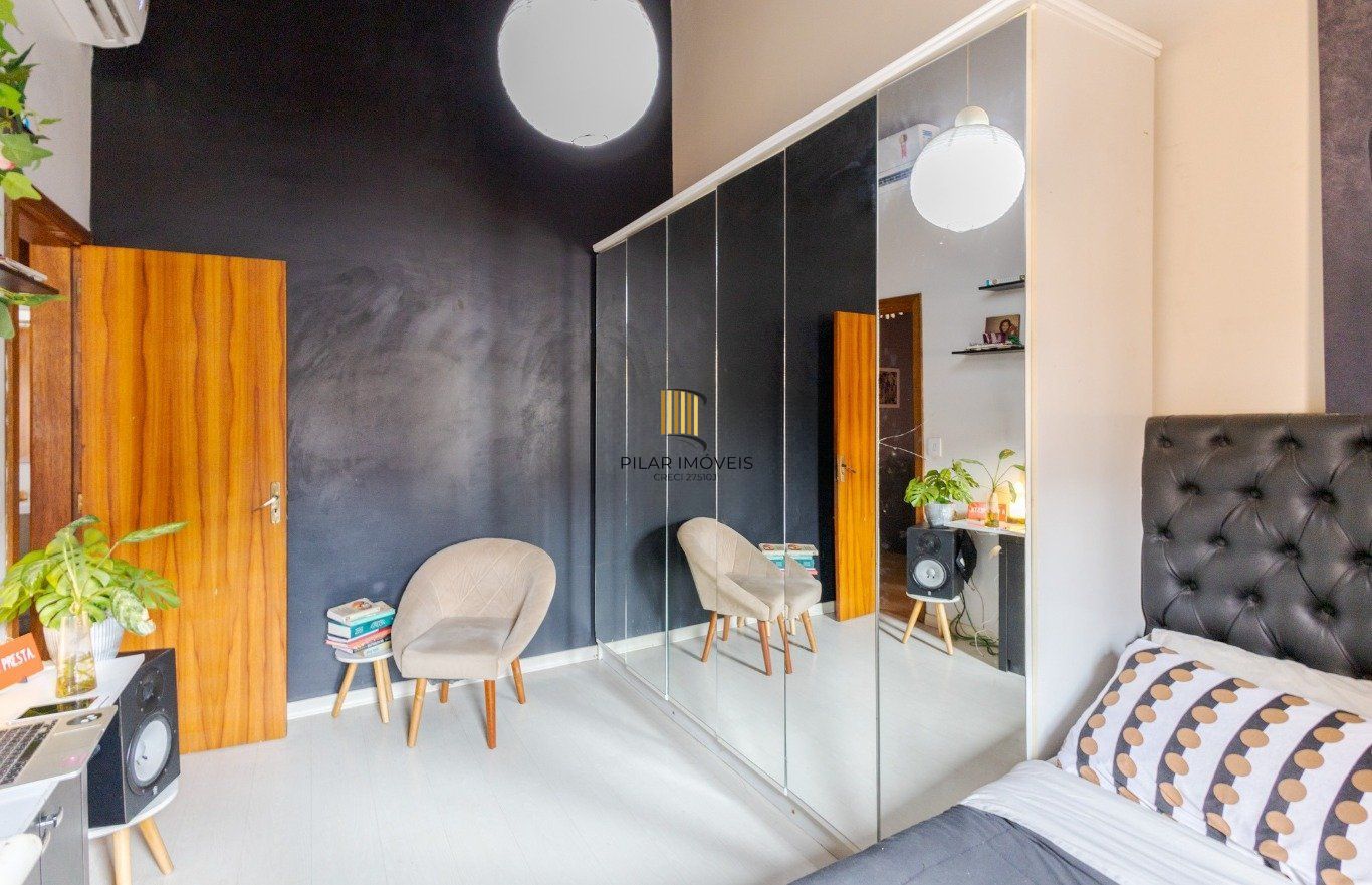 Casa com 3 quartos semi mobiliado com vaga no bairro Partenon