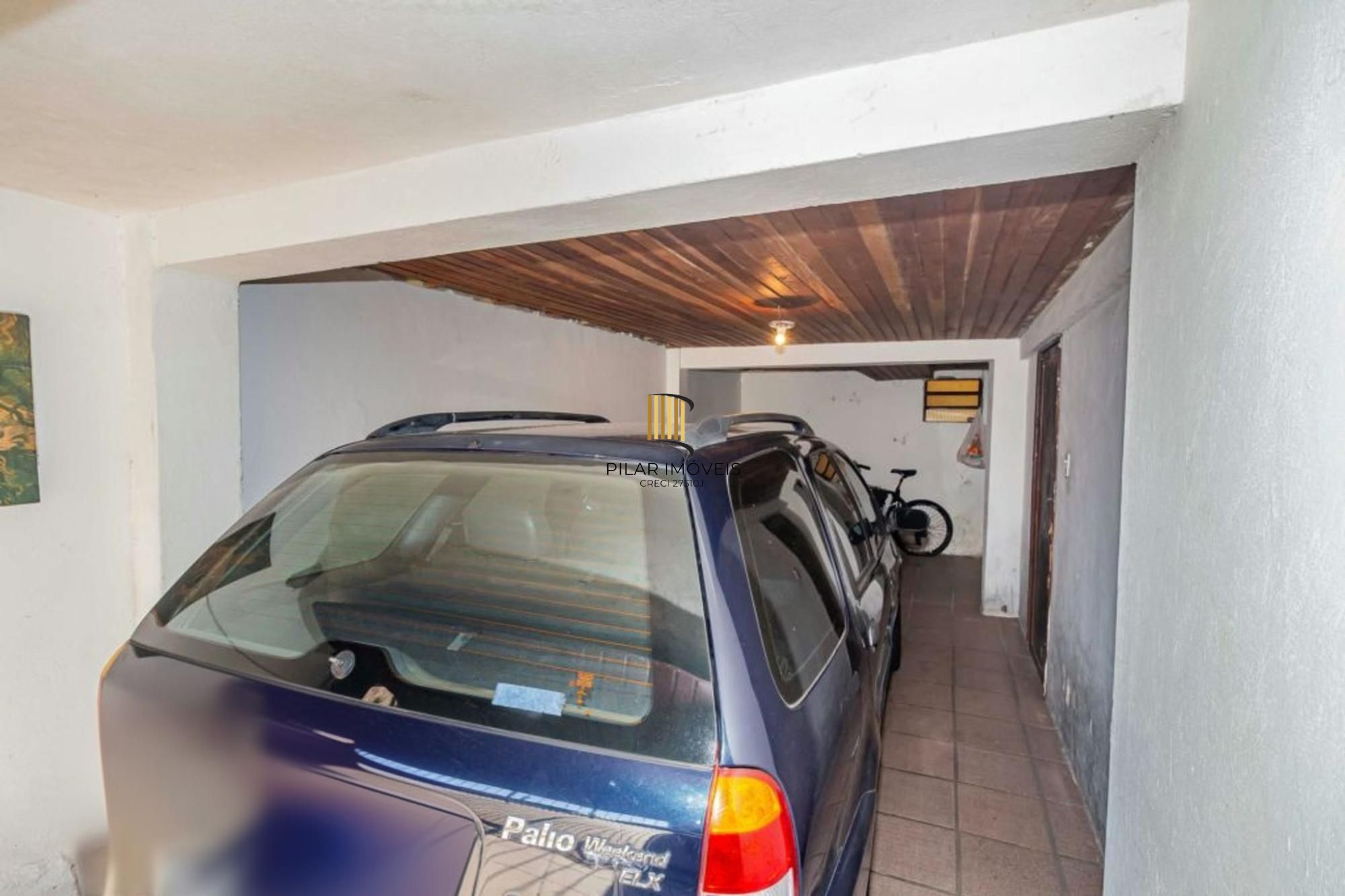 Casa com varanda fechada, 3 quartos, 2 vagas no bairro Farroupilha