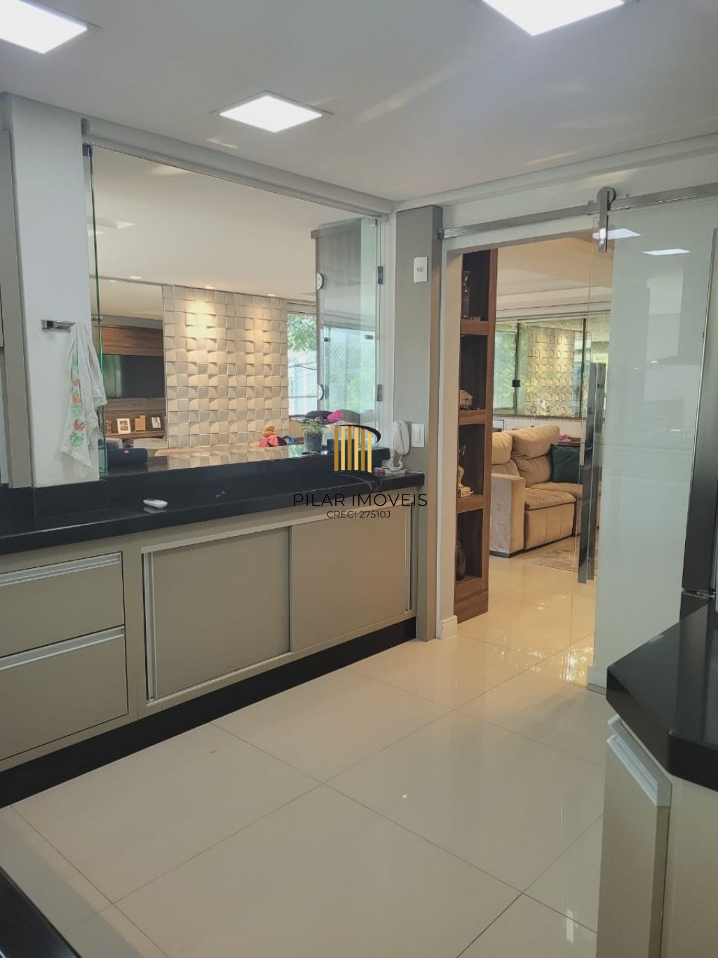 Apartamento com 4 dormitórios e 3 vagas de garagem no Bairro Petrópolis