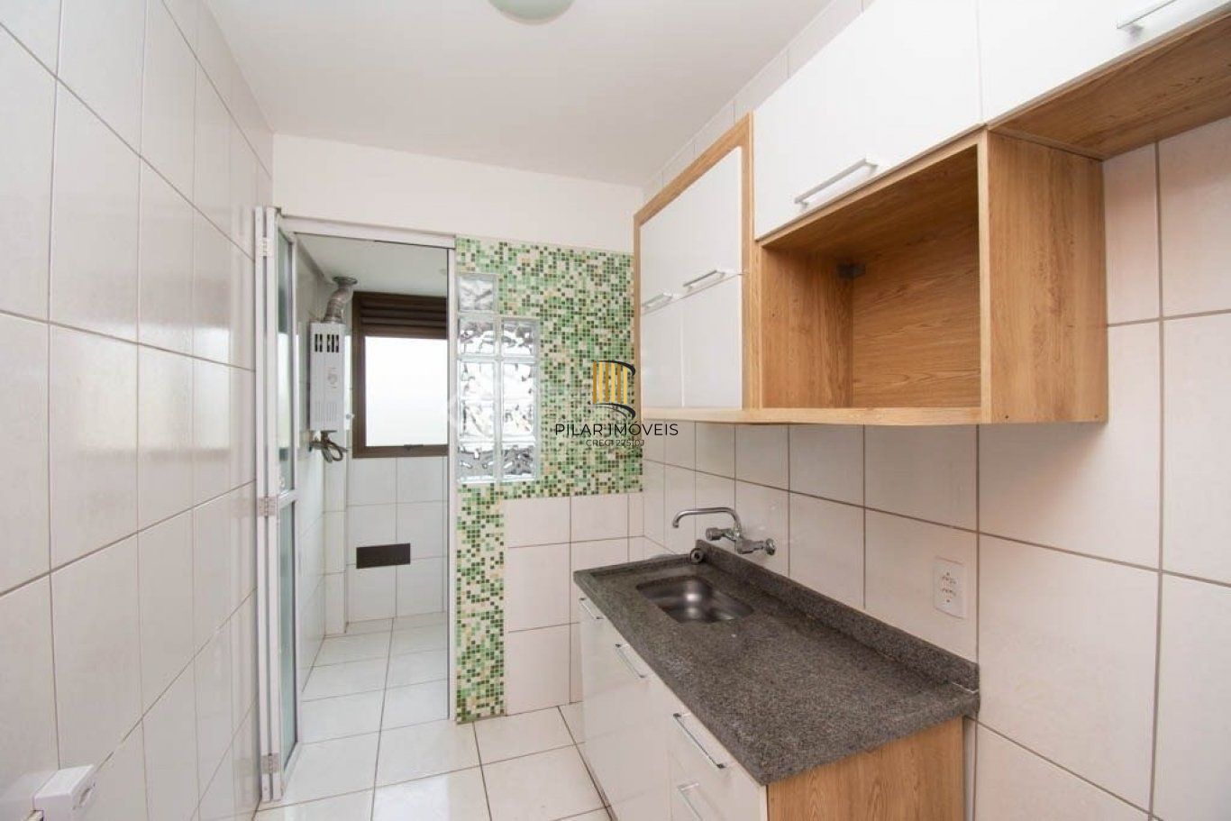 Apartamento 2 Dormitórios com Sacada, Garagem e Vista – Bairro Partenon