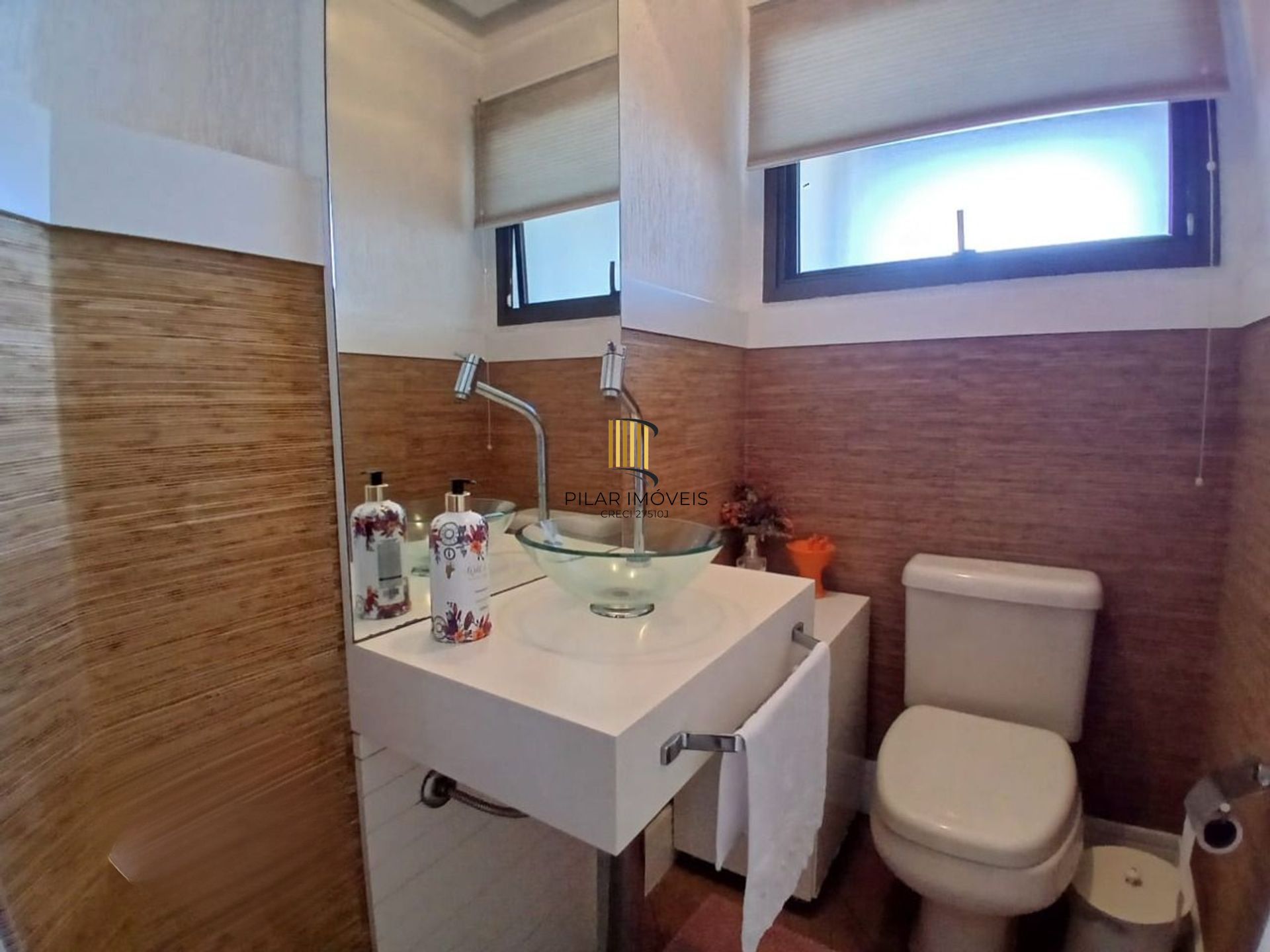 Cobertura com 4 quartos, 1 suíte, 4 vagas e elevador no bairro Igara Canoas.