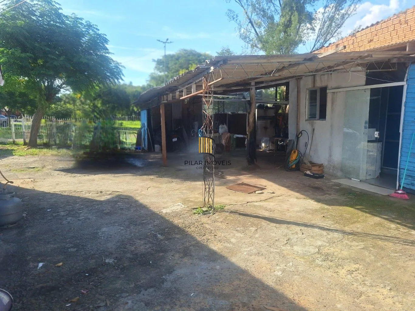 Casa de 3 quartos e 4 vagas de garagem em Canoas.