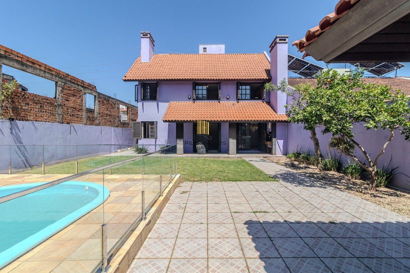 Casa com 3 quartos, vaga, piscina, Juncker e com patio no Jardim Planalto