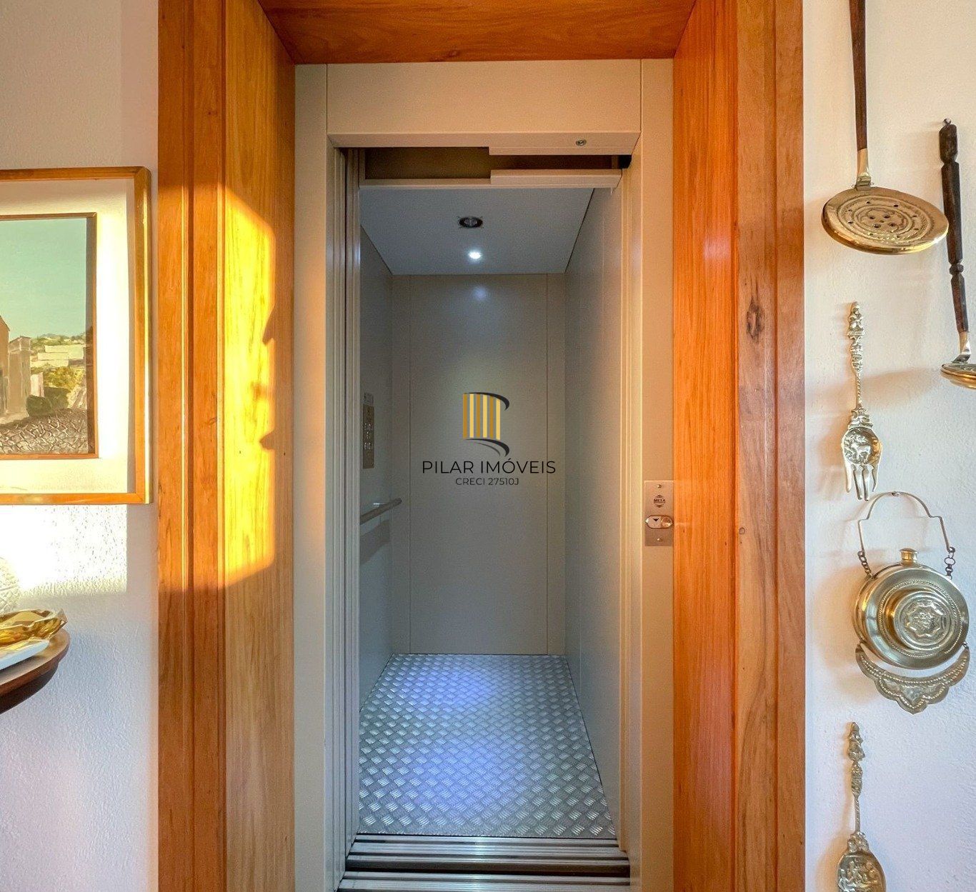 Casa com 4 quartos e 339m² à venda em Santa Tereza, Porto Alegre.