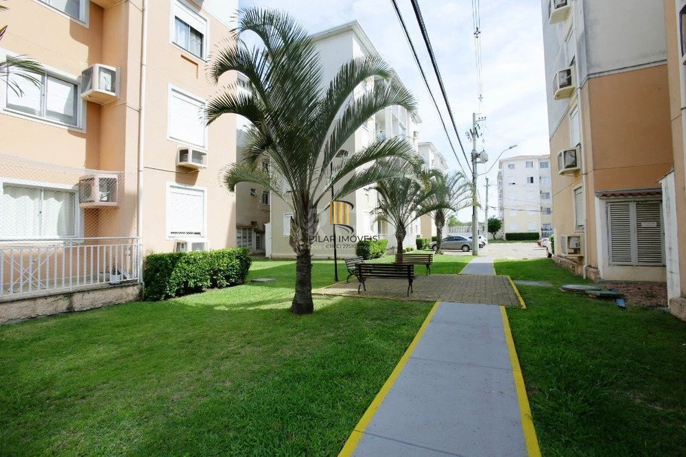 Apartamento com sacada, todo mobiliado de 3 dormitórios com suíte e 2 vagas de garagem.