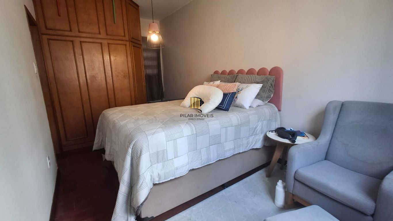 Apartamento de 2 dormitórios, sendo 1 suíte no bairro Menino Deus