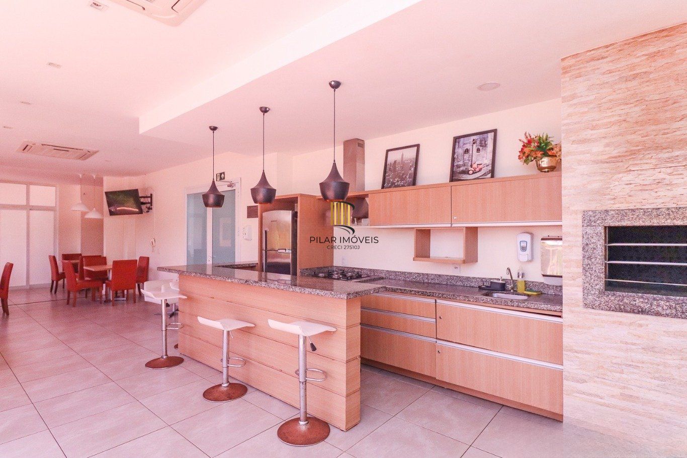 Apartamento de 3 dormitórios e 1 vaga de garagem no bairro Azenha/Porto Alegre.
