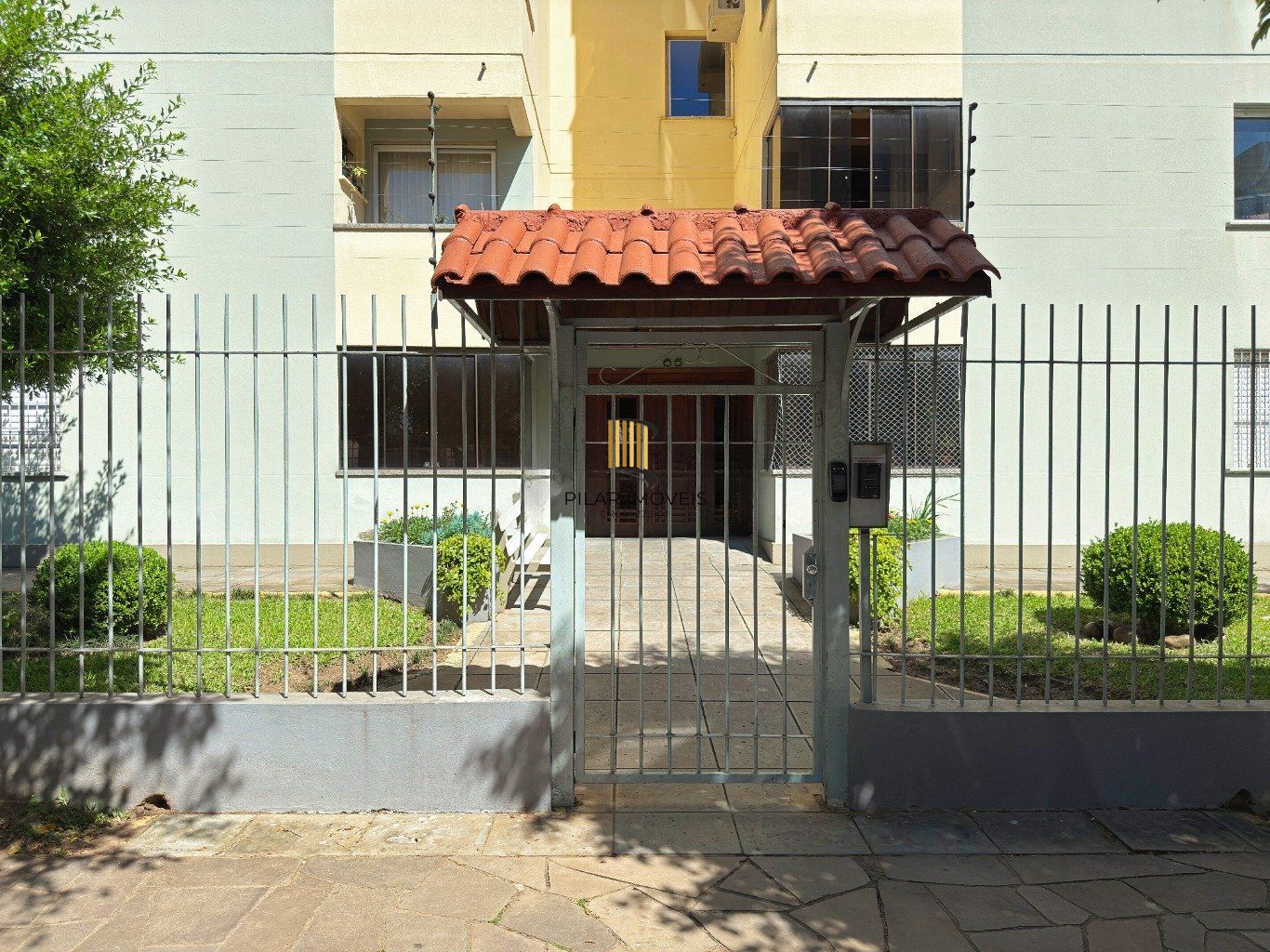 Apartamento com 2 quartos, vaga e elevador  no bairro Sarandi.