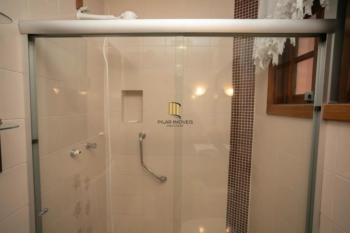 Casa à venda com 280m², 4 quartos e 2 vagas no bairro Auxiliadora