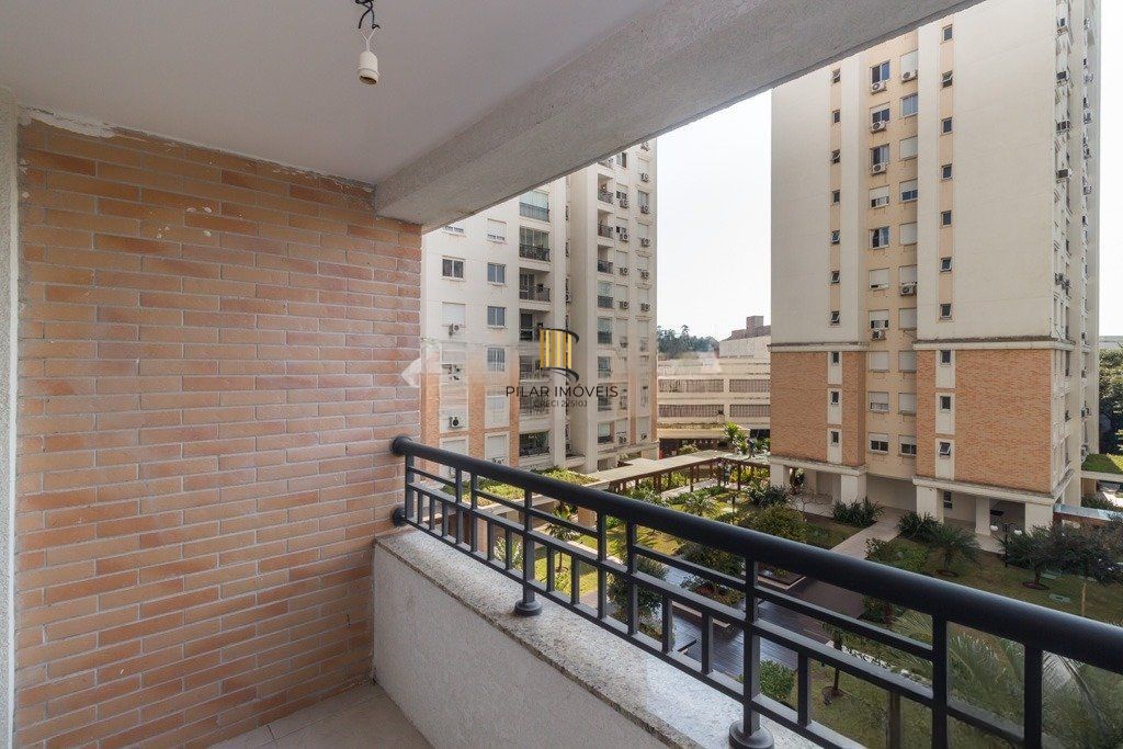 Apartamento com 3 dormitórios, 1 suíte, 1 vaga e elevador no Passo da Areia