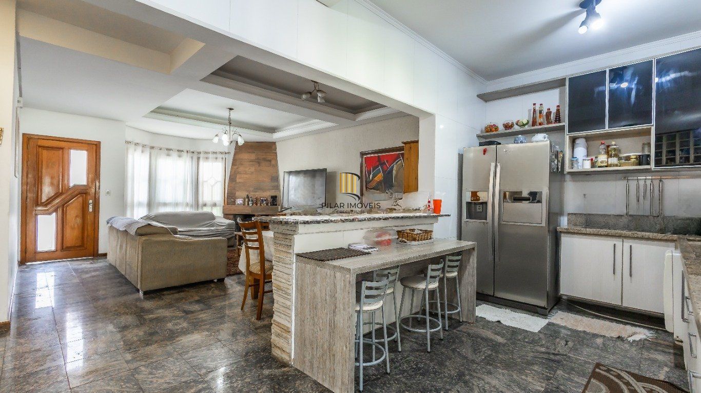 Casa em Condomínio com 4 quartos, 1 suíte e 300m² à venda em Ecoville.