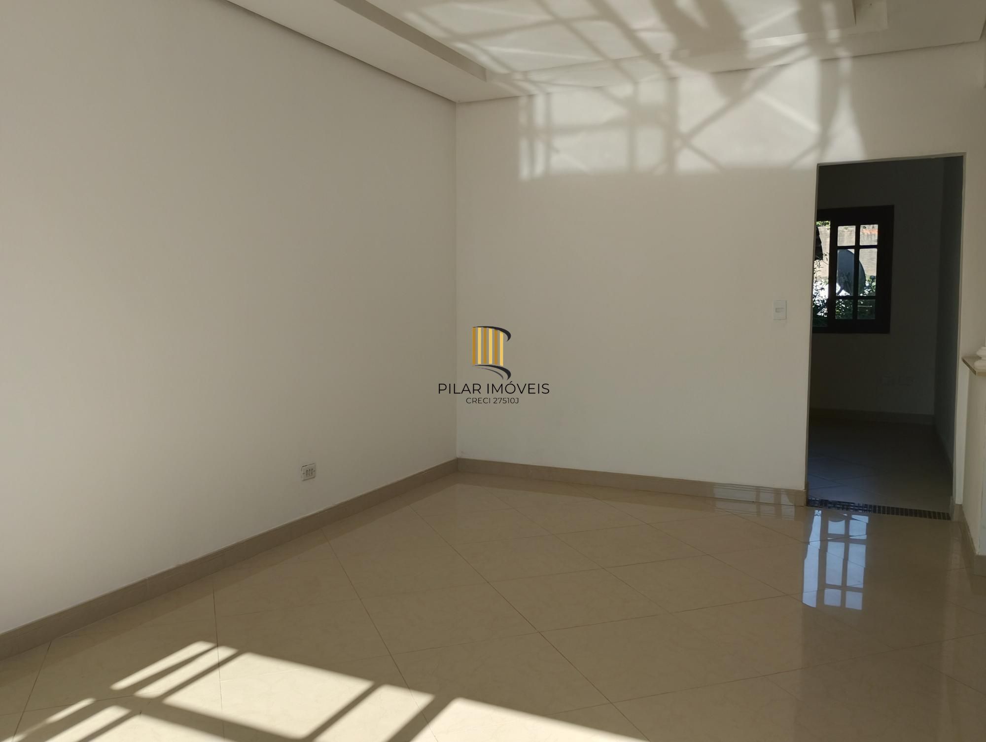 Casa com 3 quartos, 4 vagas de garagem e com pátio no bairro Parque Santa Fé