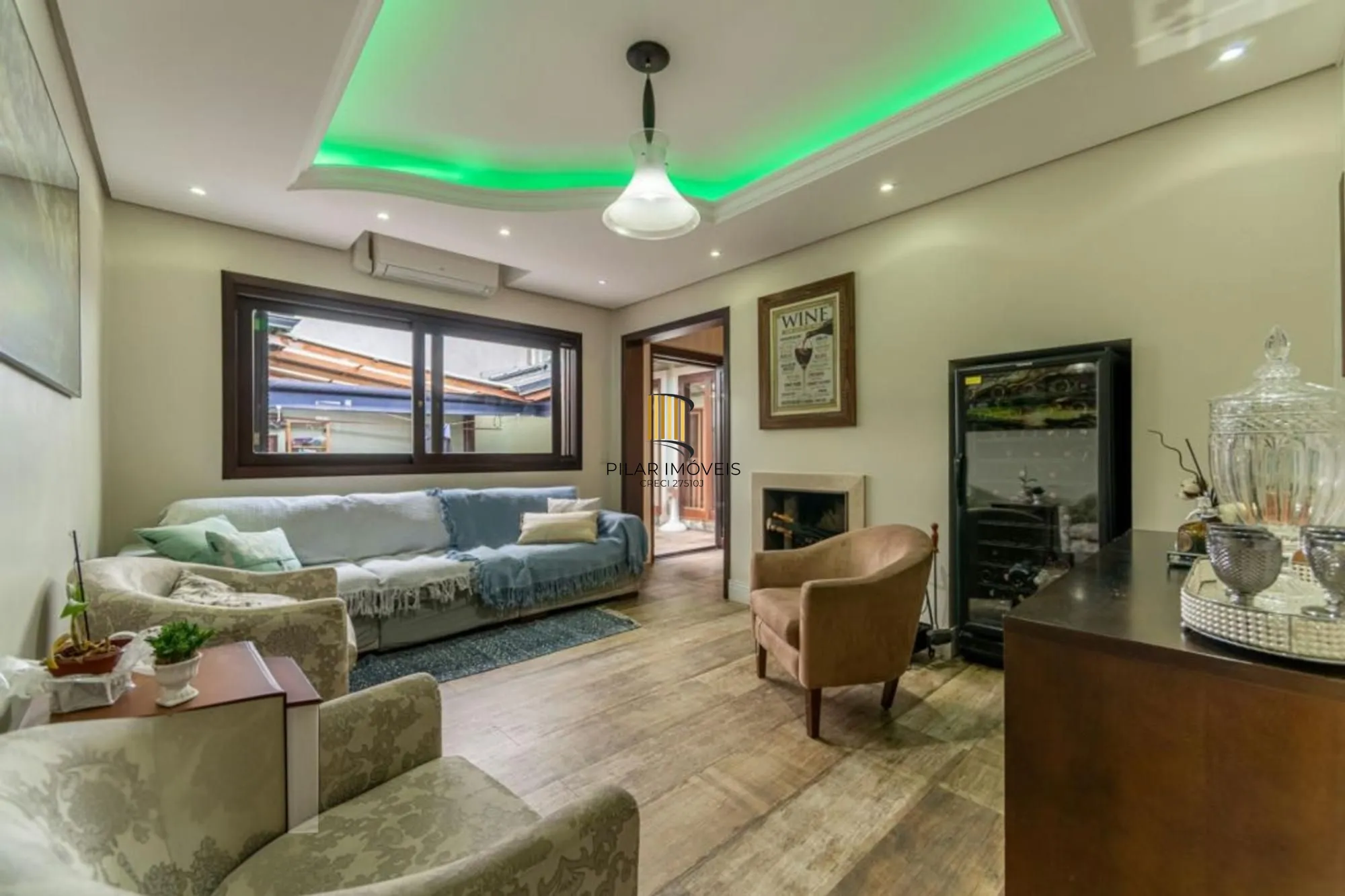 Casa com 4 quartos,1 Suite, 2 vagas e 450m² à venda em Sarandi.