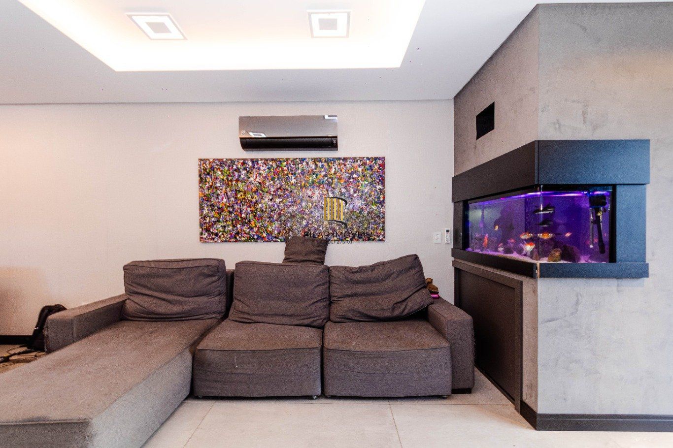 Casa com 4 quartos e 4 vagas  em Canoas.