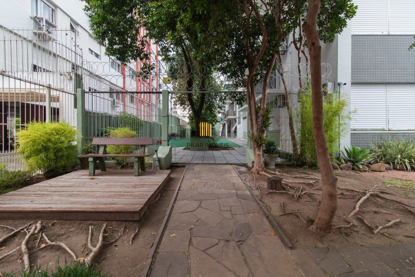 Apartamento 2 Quartos com Suíte e Pátio no Menino Deus