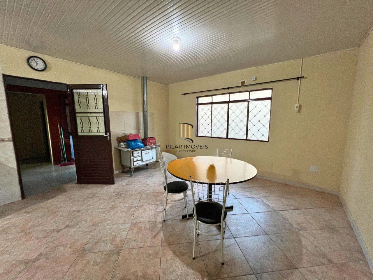 Casa de 3 dormitórios e 2 vagas de garagem em Canoas.