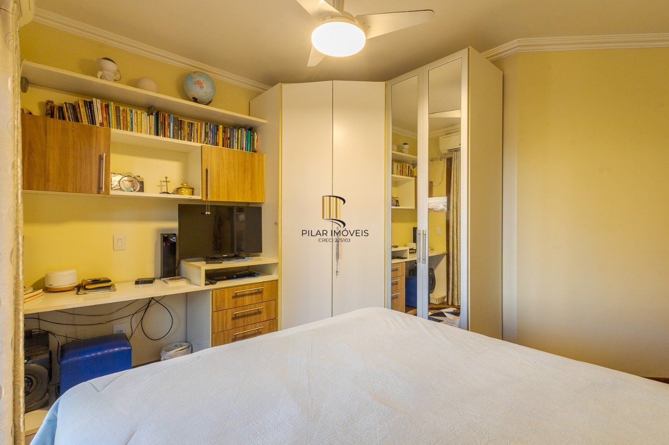 Casa de 297m² no centro de canoas, com 3 quartos, 1 suíte e 3 vagas de garagem.