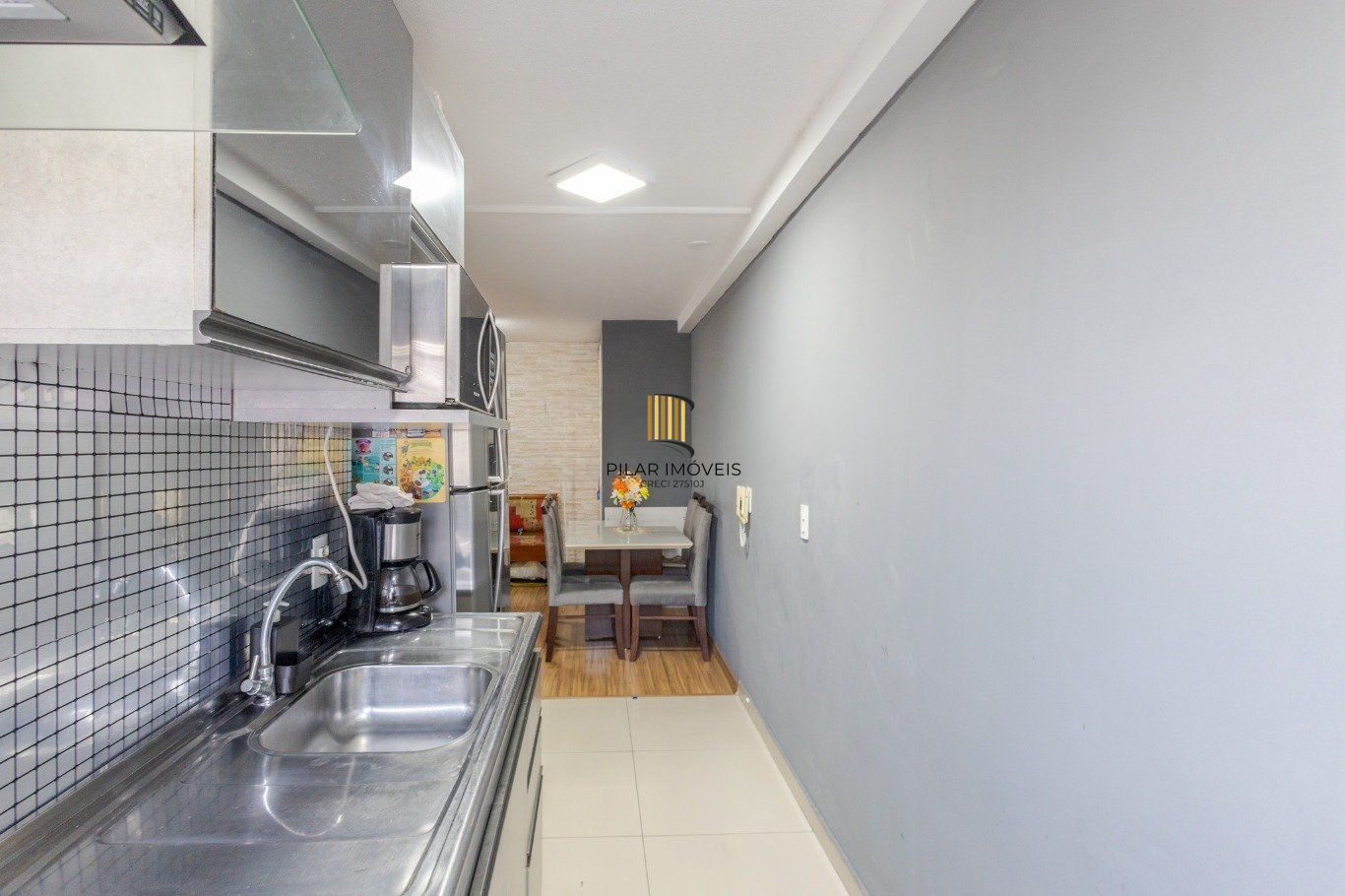 Apartamento semi mobiliado 2 quartos e 1 vaga no bairro Sarandi
