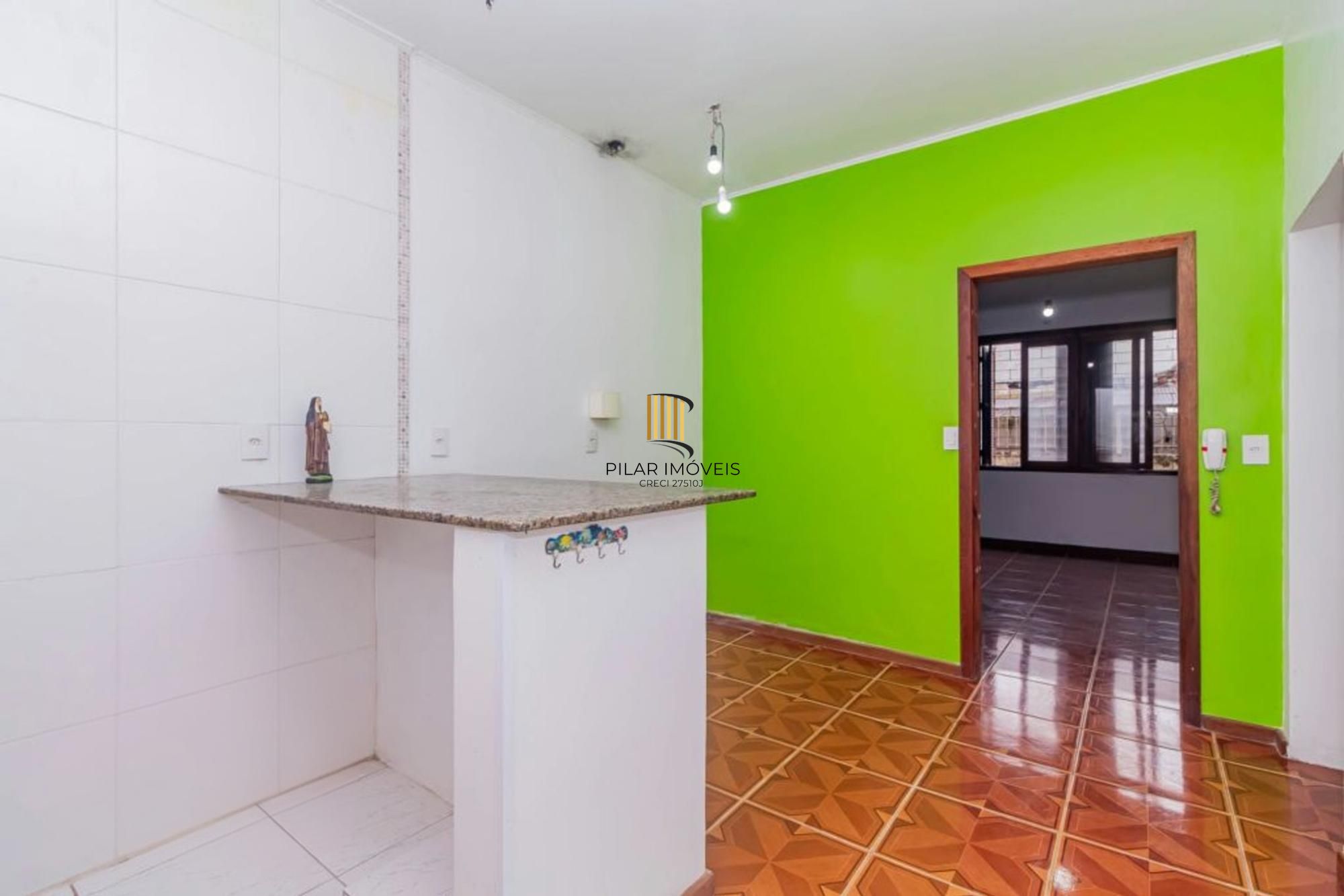 Apartamento térreo de 2 dormitórios bairro São João.